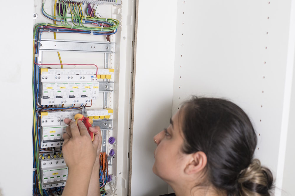 Mettre en place les tableaux électriques