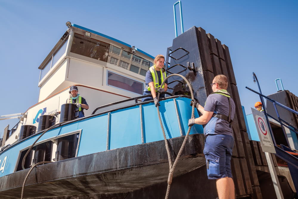 Amarrer et désamarrer les bateaux