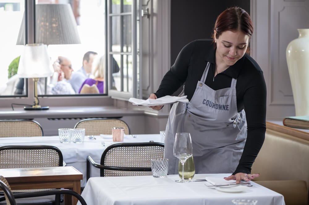 Préparer et décorer les tables