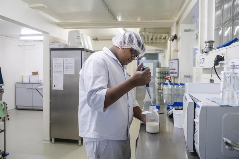 Praticien en denrées alimentaires AFP / Praticienne en denrées alimentaires AFP